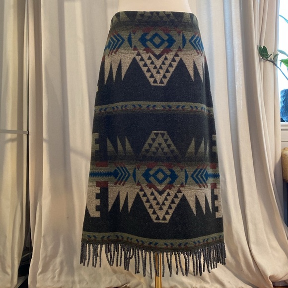True Grit Dresses & Skirts - True Grit Women’s Blanket Fringe Skirt Size 8 Southwestern Tribal Wool Blend